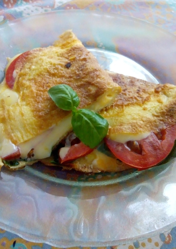 Una foto de Omelette caprese! Fácil rápido y delicioso!