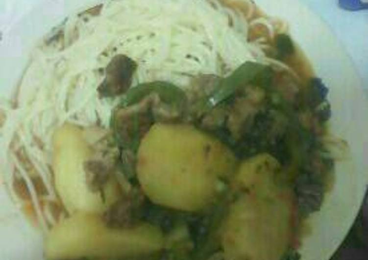 Spaghetti with beef stew