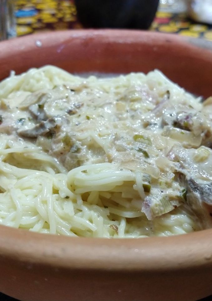 Una foto de Salsa de verdeo y champiñones