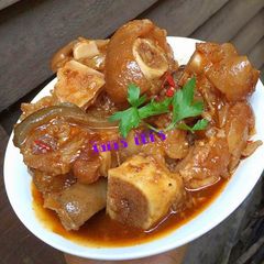 A picture of Spicy Cowtail Soup.