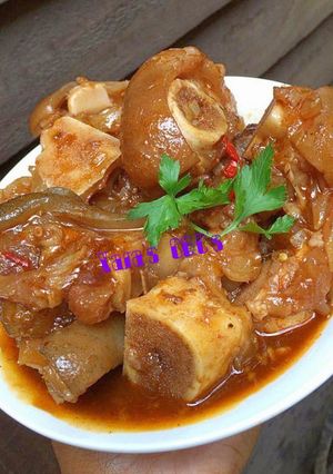 A picture of Spicy Cowtail Soup.