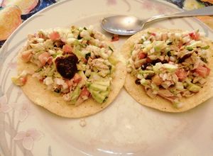Una foto de Tacos de salmón con salsa de mango