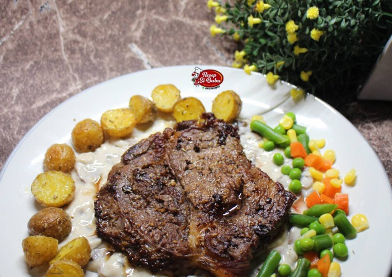 Homemade Sirloin Steak with Baby Potato & Mushroom Sauce