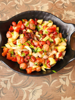 A picture of Rajma kabuli chana salad.