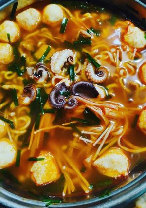 Hình của món Mì cay bạch tuộc 🍜🐙.