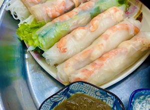 Hình của món Gỏi cuốn chấm mắm nêm.