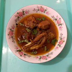 A picture of Desi chicken gravy.