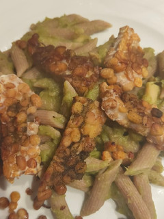 Foto di Penne al farro con tempeh e crema di cime di rapa