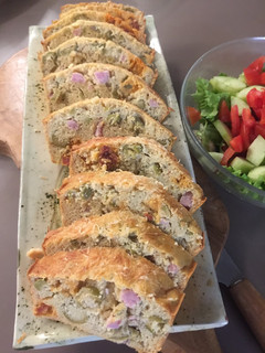 Une photo de Cake salé jambon/olives /chorizo / sans gluten