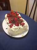 Torta de vainillas con crema chantilly y frutillas fácil