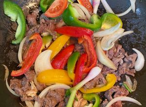 Hình của món Bò xào ngũ sắc (ớt chuông).