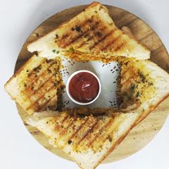 A picture of Jugadu Chavana Sandwich.