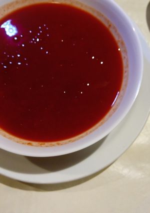 Una foto de Sopa ROJA (remolacha y calabacín)