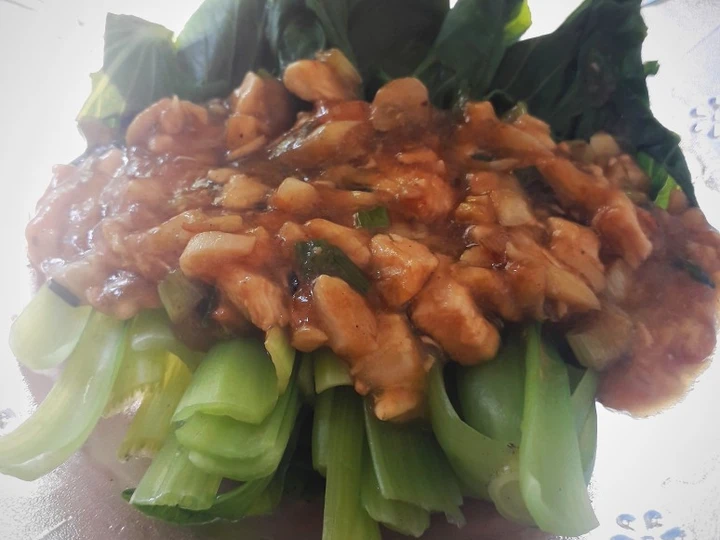 Easy Steps to Prepare Recipes Pokcoy Siram Ayam the Delicious Appealing.