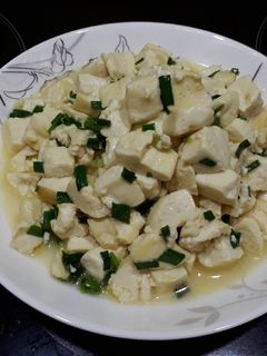 Hình của món Đậu phụ sốt hành **ngon bổ rẻ**.