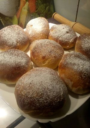 Фото Домашние булочки с фруктами (абрикос, вишня, черешня).