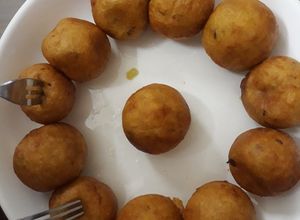 Hình của món Bánh khoai lang rán viên tròn.