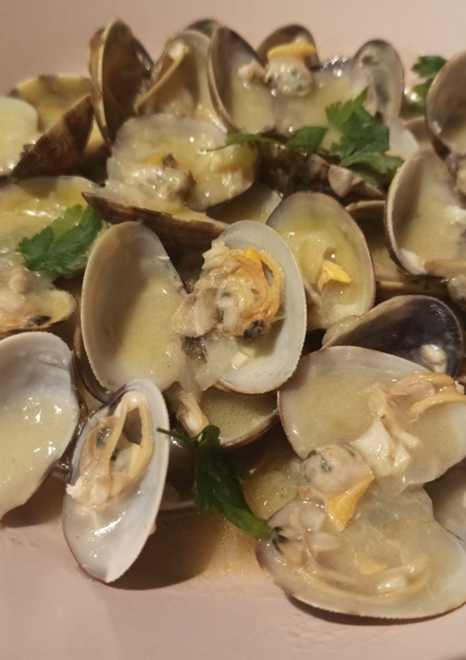 Una foto de Almejas a la marinera
