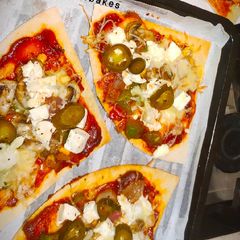 A picture of Italian Cheesy Veggie Pizza.