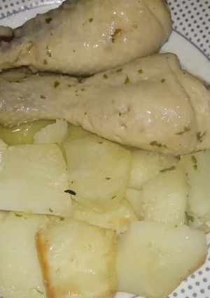 Foto principal de Pollo al ajillo con papas al horno