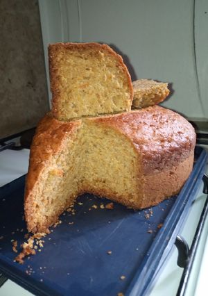 A picture of Carrot cinnamon cake.