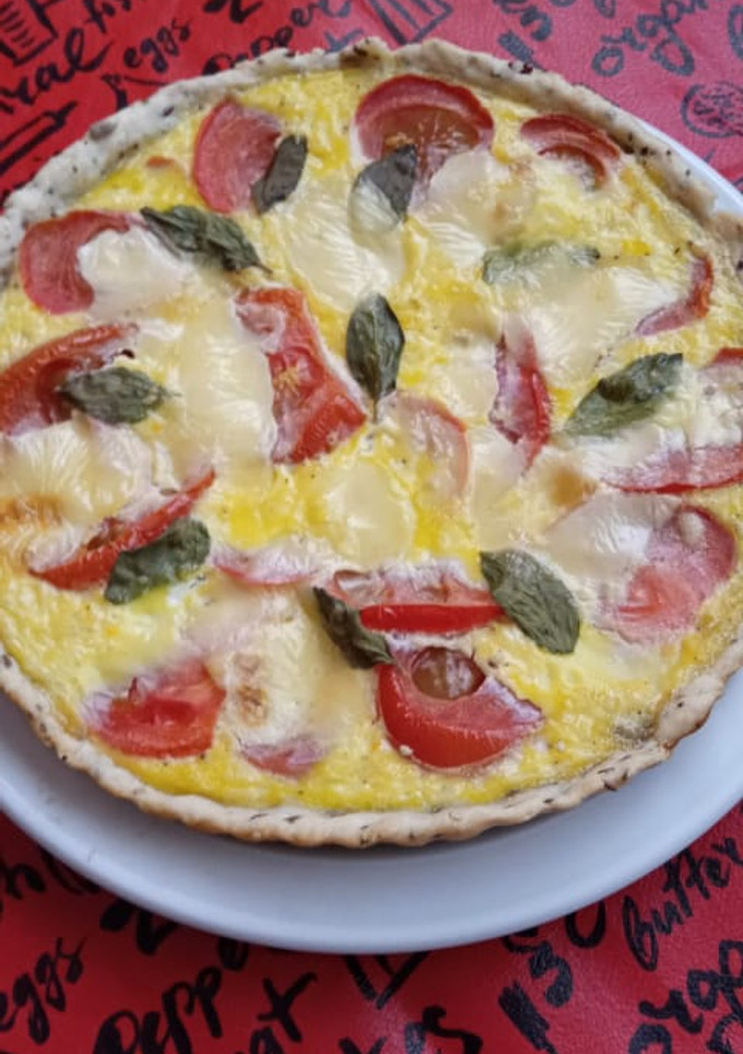 Una foto de Tarta Caprese con Masa de Mix de Semillas 🇦🇷❤️