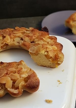 Une photo de °gateau aux mirabelles à l'amande °