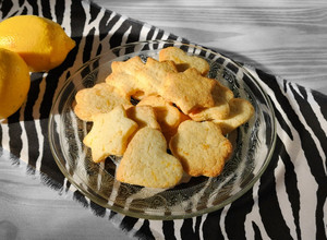 Una foto de 🍋 Galletitas de limón 🍋 ricas, crocantes y económicas - sin manteca