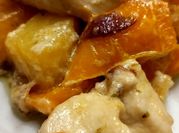 Una foto di petto di pollo capperi