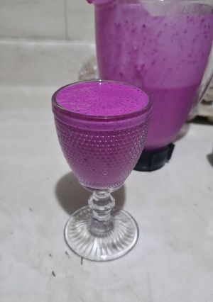 Una foto de Mi batida de pitahaya con fresas 🍓 🍓