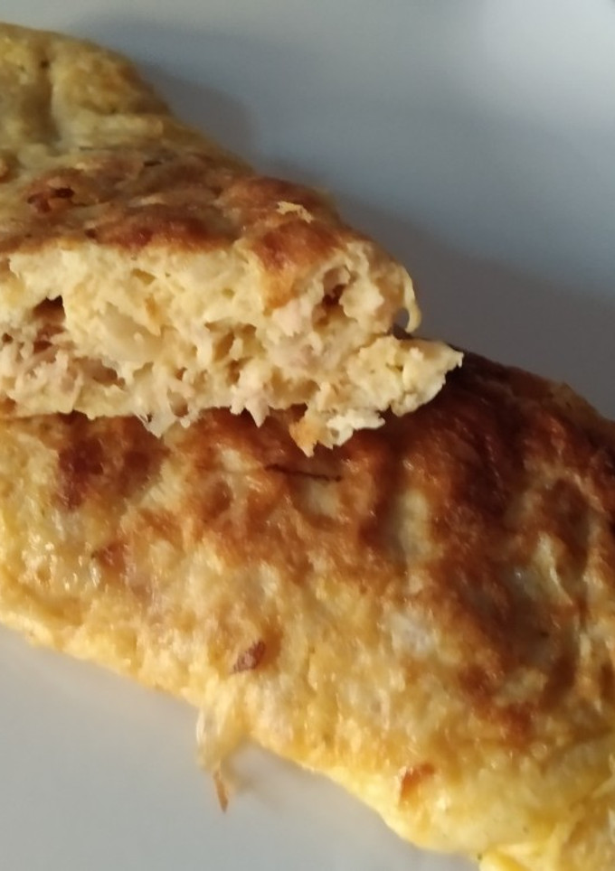 Una foto de Tortilla francesa de cebolla y atún