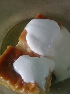 Una foto de Postre Budín de pan rico y fácil