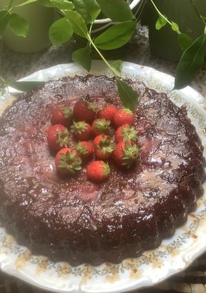 Une photo de 🍰Cake 🪺🎍à la fraise 🍓 facon tatin 🥧