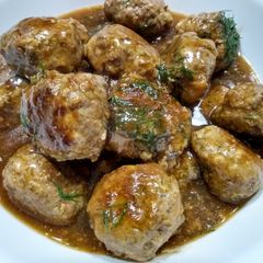 A picture of Swedish-y meatballs.