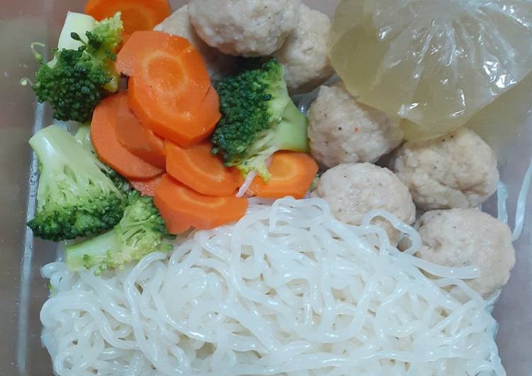 Cara Gampang Menyiapkan Bakso ayam mie shirataki untuk diet Anti Gagal