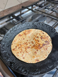A picture of Bhakhari flatbread.