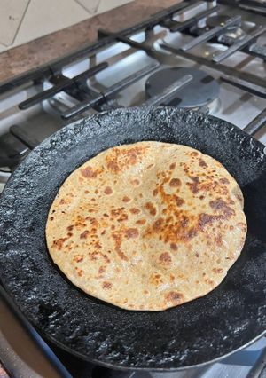 A picture of Bhakhari flatbread.