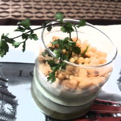 A picture of Bathua Raita with crispy boondi.