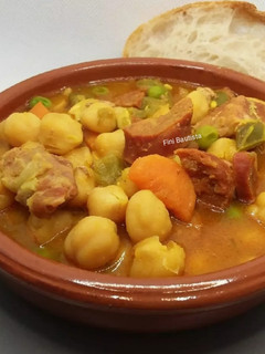 Una foto de Potaje de garbanzos con lomo