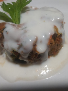 Una foto de Pollo con verduras bañada en salsa bechamel