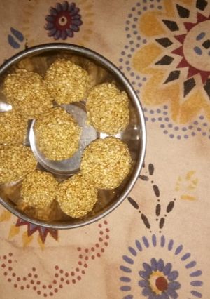 A picture of Till ladoo.