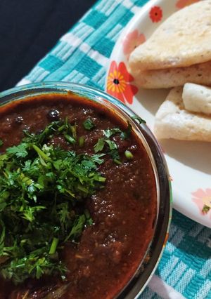 काळ्या वाटण्याचे सांबार (kadya vatanyache sambhar recipe in marathi) रेसिपी चे मुख्य फोटो 
