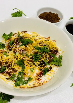 A picture of Dahi vada.