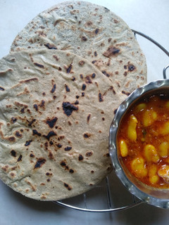 જુવાર-બાજરા ના રોટલા (Jowar Bajara Rotla Recipe In Gujarati) રેસીપી મુખ્ય ફોટો