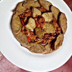 A picture of Fried Awara & meat sauce.