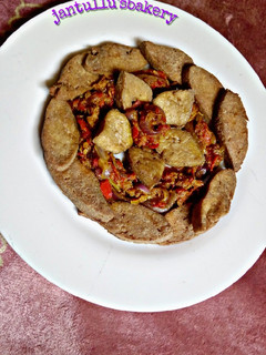 A picture of Fried Awara & meat sauce.