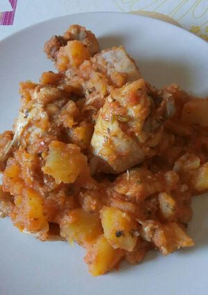 Foto principal de Estofado de pollo/conejo con patatas