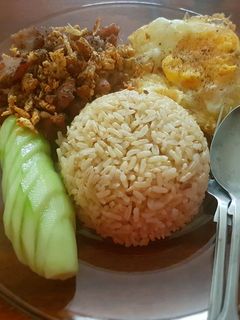 รูปของ หมูทอดกระเทียมพริกไทยไข่ดาว