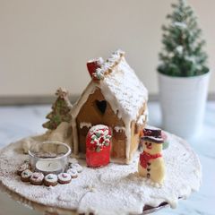 A picture of Gingerbread house.