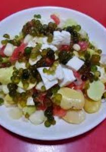 Una foto de Ensalada de frutas con cushuro